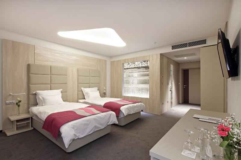 Hotel Colors Inn ซาราเยโว ภายนอก รูปภาพ