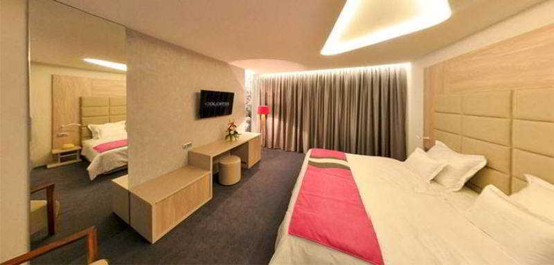 Hotel Colors Inn ซาราเยโว ภายนอก รูปภาพ