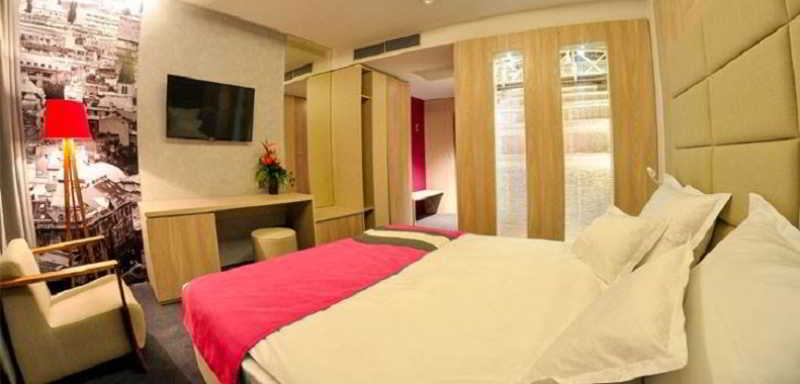 Hotel Colors Inn ซาราเยโว ภายนอก รูปภาพ